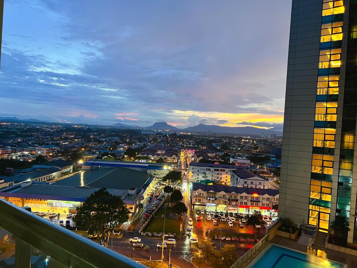Imperial Grand Suite Apartment Kuching Eksteriør billede